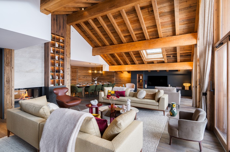 J | Exceptional chalet with pool